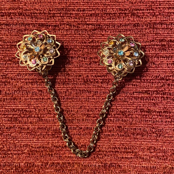 Vintage Jewelry - Vintage Rhinestone Flower Gold Sweater Clip